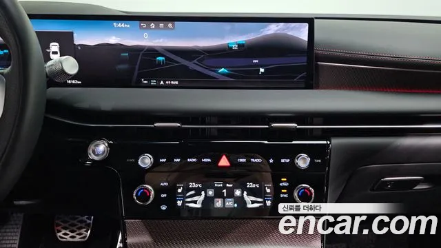Genesis G80 Бензин 3.5 турбо AWD — Фото автомобиля 10