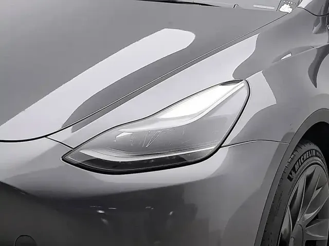 Tesla Model Y — Фото автомобиля 7