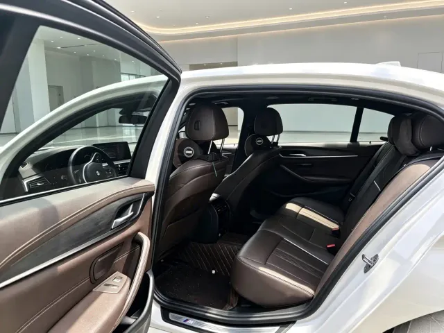 BMW 5 Series — Фото автомобиля 10
