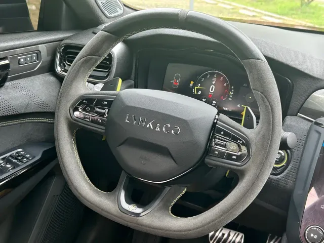 Lynk & Co 03 — Фото автомобиля 24