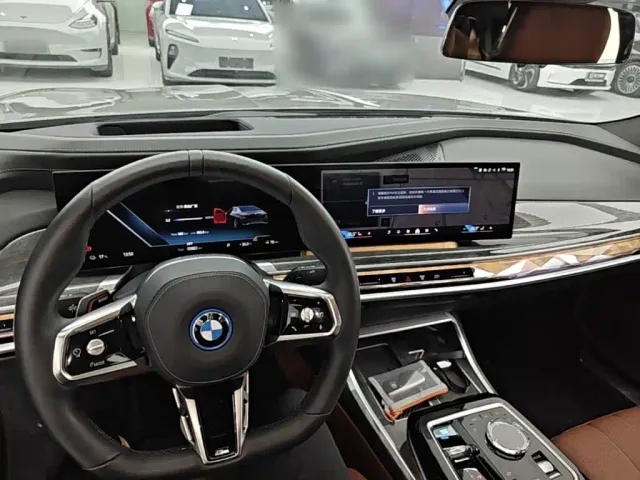 BMW i7 — Фото автомобиля 9