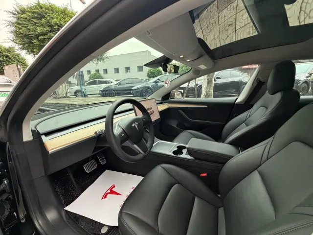 Tesla Model 3 — Фото автомобиля 8