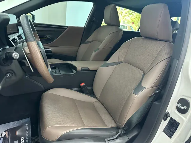 Lexus ES — Фото автомобиля 18