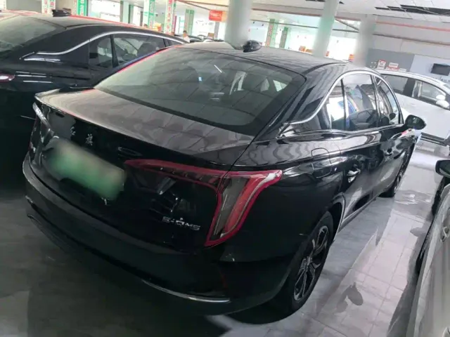 Hongqi E-QM5 — Фото автомобиля 6