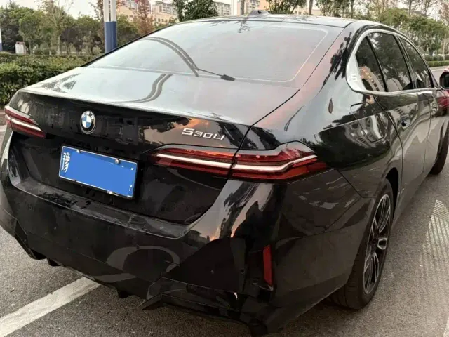 BMW 5 Series — Фото автомобиля 9