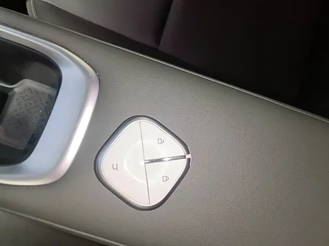 Baojun Yep Plus — Фото автомобиля 8