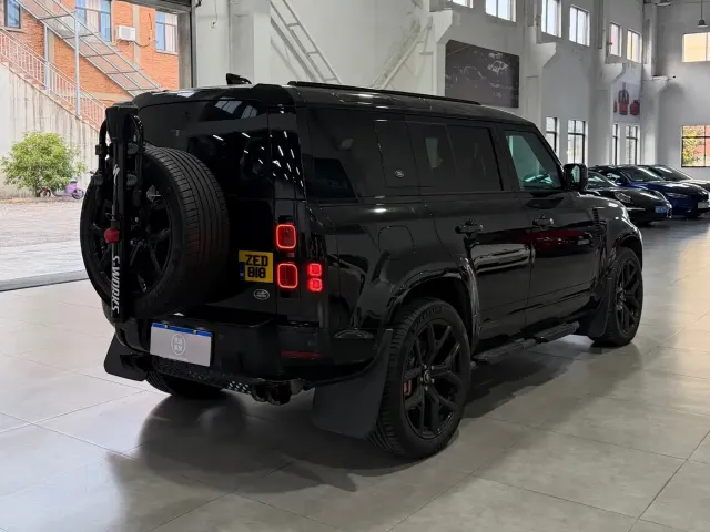 Land Rover Defender — Фото автомобиля 6