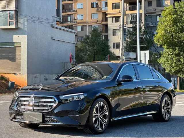 Фотография автомобиля — Mercedes-Benz E-Class