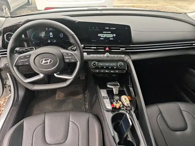 Hyundai Elantra — Фото автомобиля 9