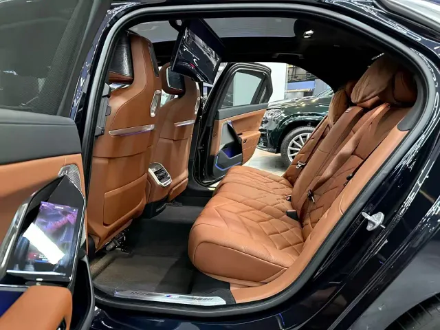 BMW 7 Series — Фото автомобиля 7