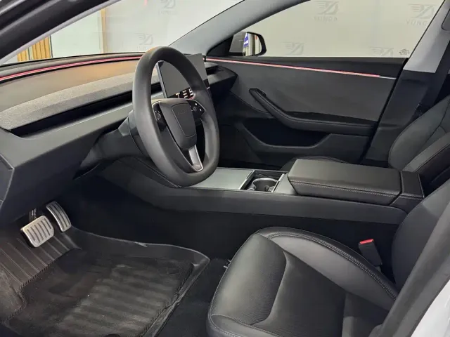 Tesla Model 3 — Фото автомобиля 4
