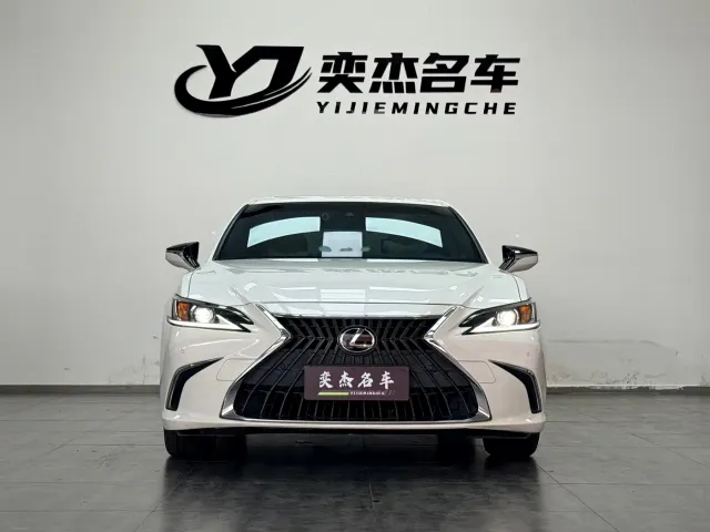 Lexus ES — Фото автомобиля 2