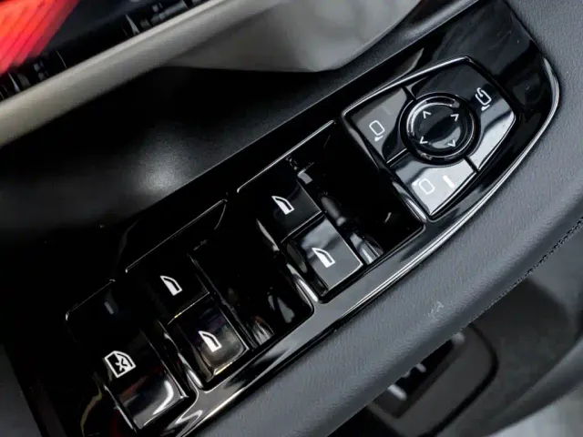 BMW BMW 5 Series 2025 530Li Premium M Sport Package — Фото автомобиля 23