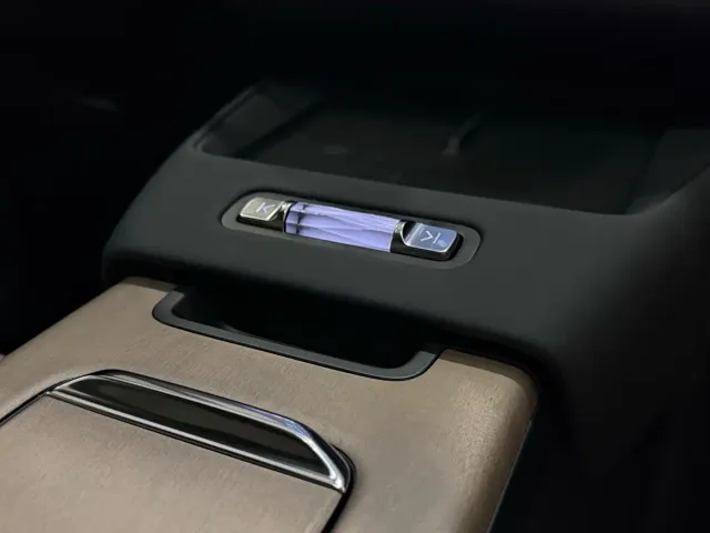 Volvo XC70 Plug-in Hybrid — Фото автомобиля 9