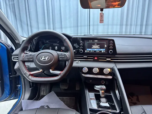Hyundai Elantra — Фото автомобиля 12