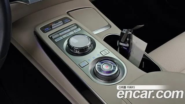 Genesis GV70 — Фото автомобиля 12