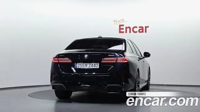 BMW 5-Series 5 серия (G60) 530i xDrive M Sport — Фото автомобиля 4