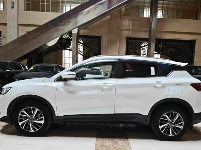 Geely Binyue — Фото автомобиля 4