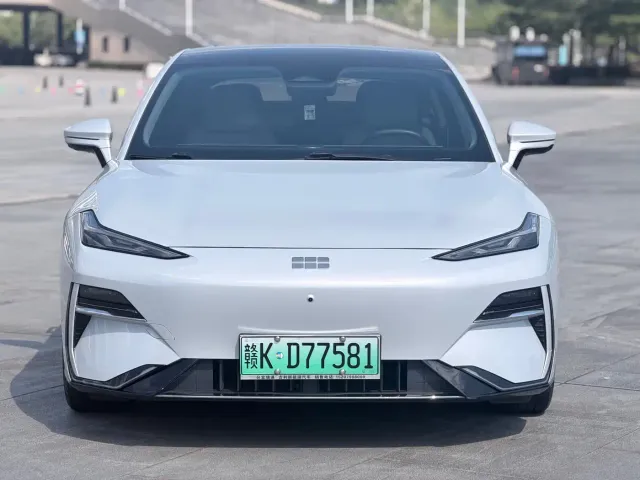 Geely Galaxy E8 — Фото автомобиля 2