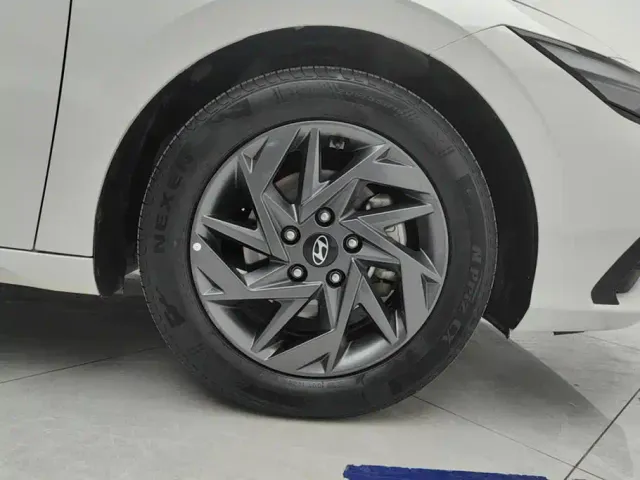 Hyundai Elantra — Фото автомобиля 6