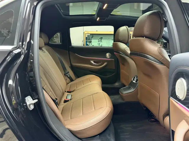 Mercedes-Benz E-Class — Фото автомобиля 22