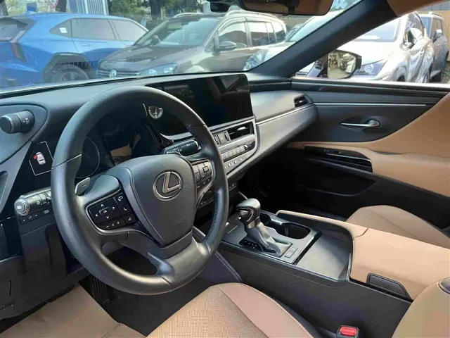 Lexus ES — Фото автомобиля 8