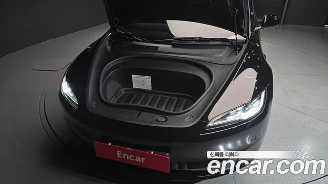 Tesla Model 3 — Фото автомобиля 6