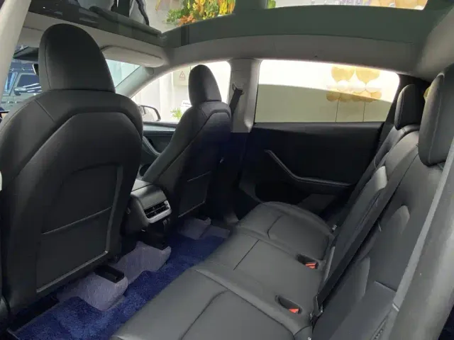 Tesla Model Y — Фото автомобиля 25