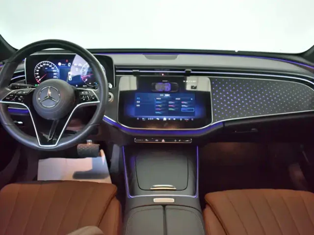 Mercedes-Benz E-Class — Фото автомобиля 6