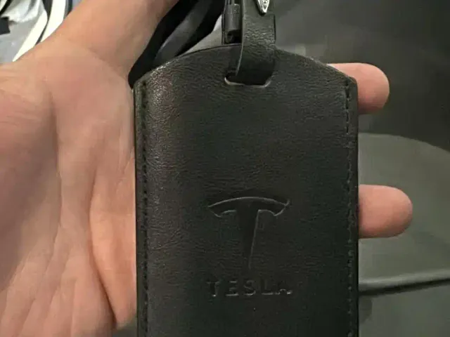 Tesla Model Y — Фото автомобиля 8