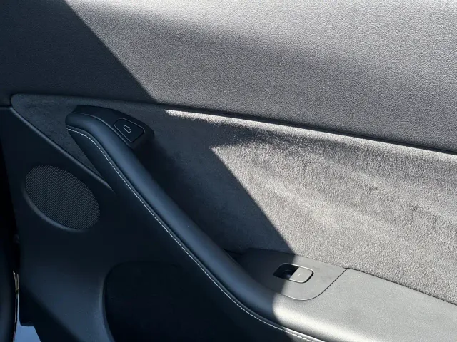 Tesla Model Y — Фото автомобиля 14