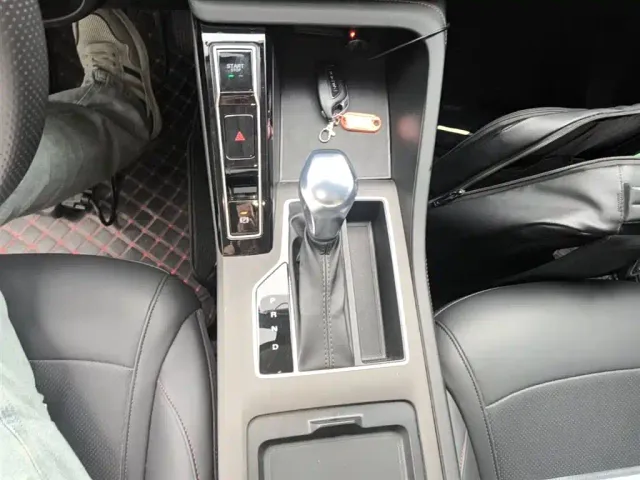 Roewe i5 — Фото автомобиля 13