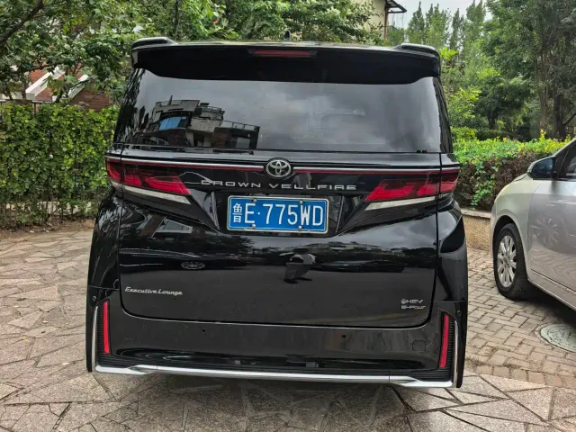 Toyota Vellfire — Фото автомобиля 6