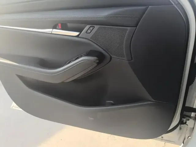 Mazda Axela — Фото автомобиля 7