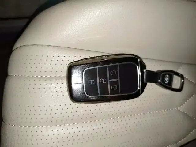 Toyota Sienna — Фото автомобиля 8