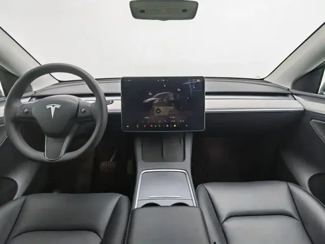 Tesla Model Y — Фото автомобиля 5