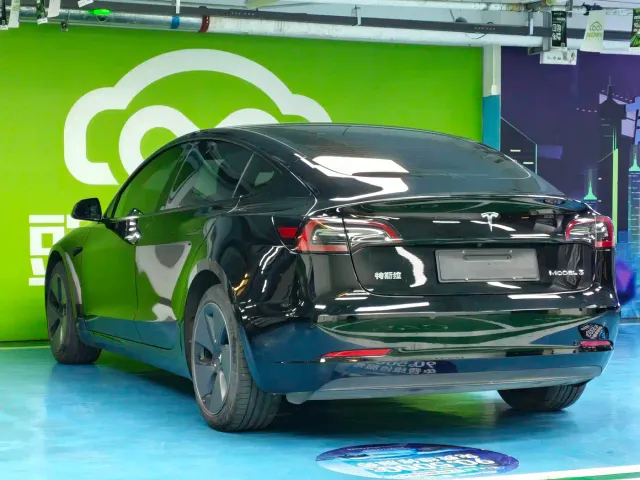 Tesla Model 3 — Фото автомобиля 14