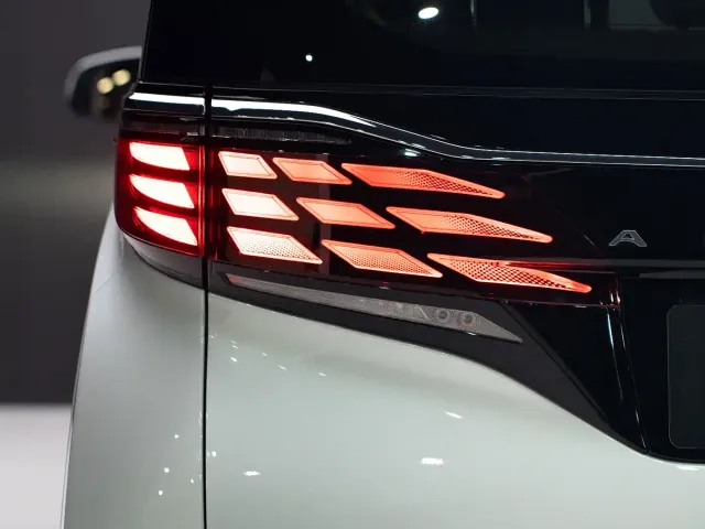 Toyota Alphard — Фото автомобиля 15