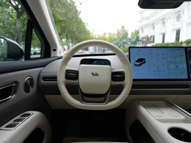 Li Auto i8 — Фото автомобиля 9