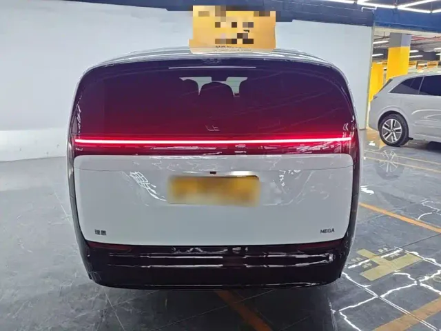 Li Auto MEGA — Фото автомобиля 5