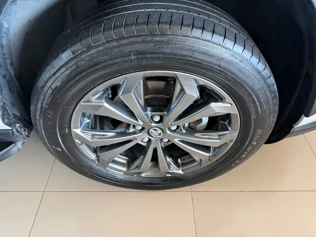 Toyota RAV4 — Фото автомобиля 3