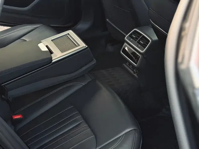 Audi A6L — Фото автомобиля 16