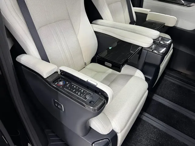 Lexus LM — Фото автомобиля 15