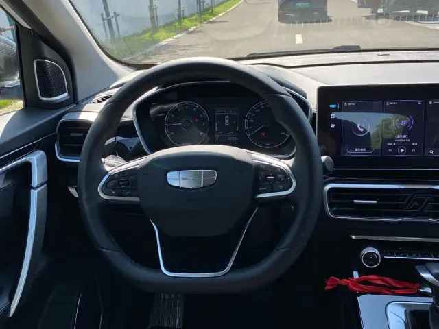 Geely Binyue — Фото автомобиля 9
