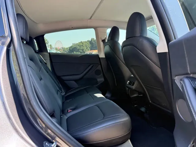 Tesla Model Y — Фото автомобиля 6