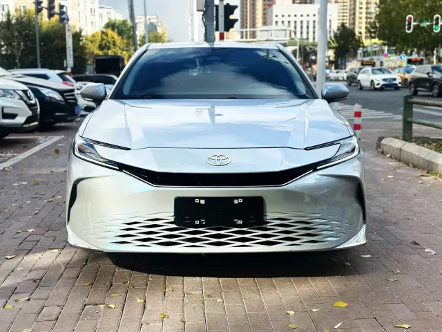Toyota Camry — Фото автомобиля 2
