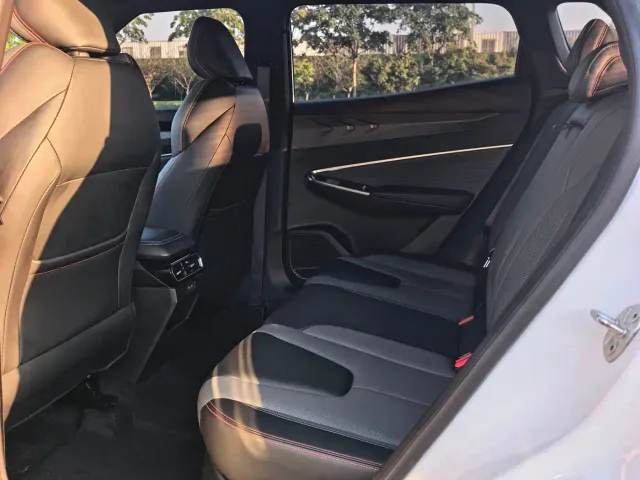 Geely Boyue — Фото автомобиля 5
