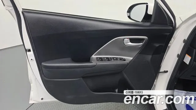 Kia Niro — Фото автомобиля 13