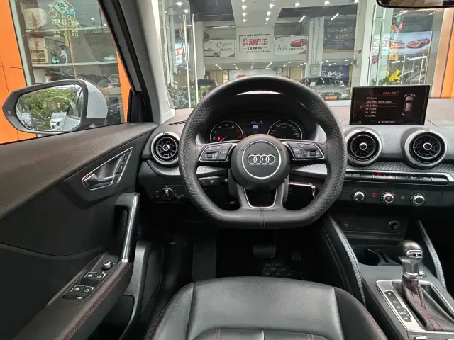 Audi Q2L — Фото автомобиля 18
