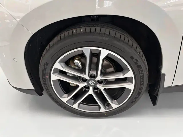 Leapmotor C10 — Фото автомобиля 4